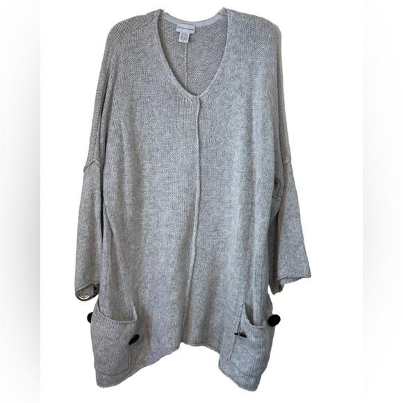 Soft Surroundings over sized V-neck sweater. Wool/ angora blend. Size med. GUC - Picture 2 of 7
